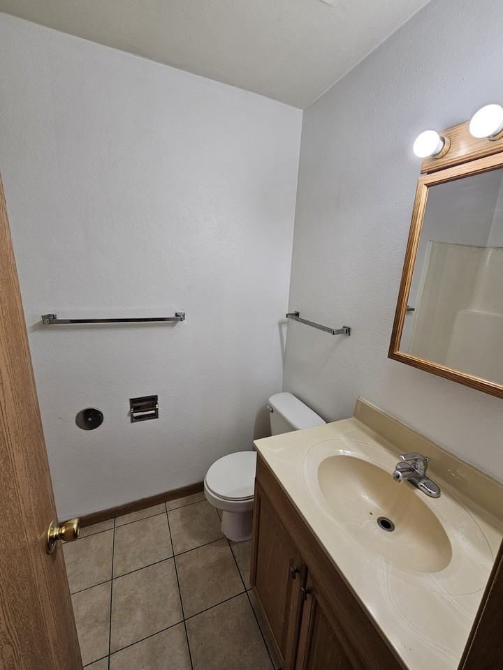 2222 32nd St S #18 - Photo 6 of 11