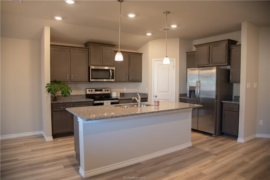 2145 Chief St - Photo 2 of 22