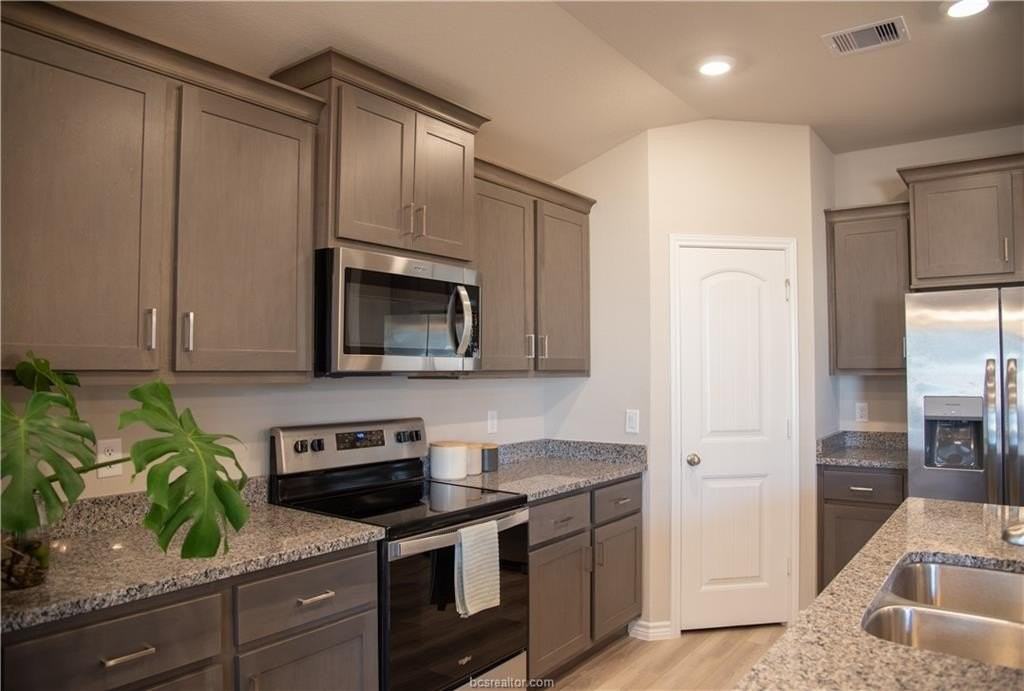 2145 Chief St - Photo 3 of 22