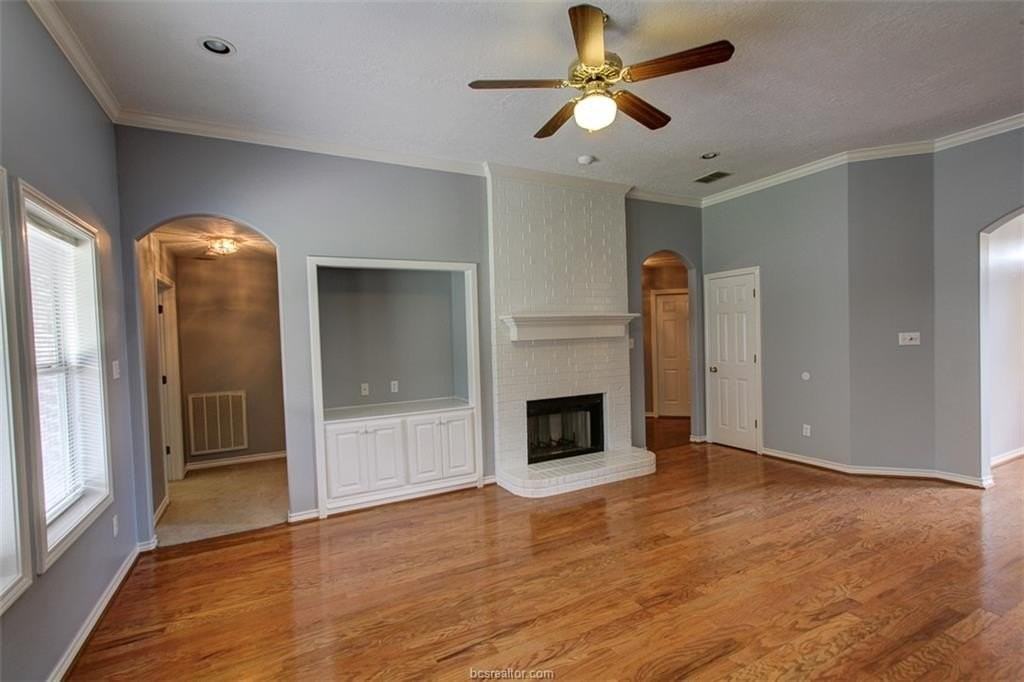 305 Landsburg Ln - Photo 5 of 26