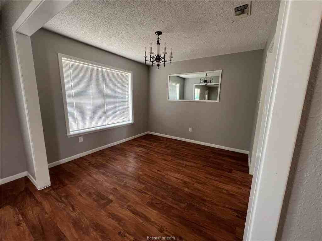 410 Fairway Dr - Photo 5 of 30