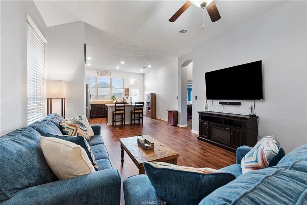 2111 Naples Way - Photo 4 of 28