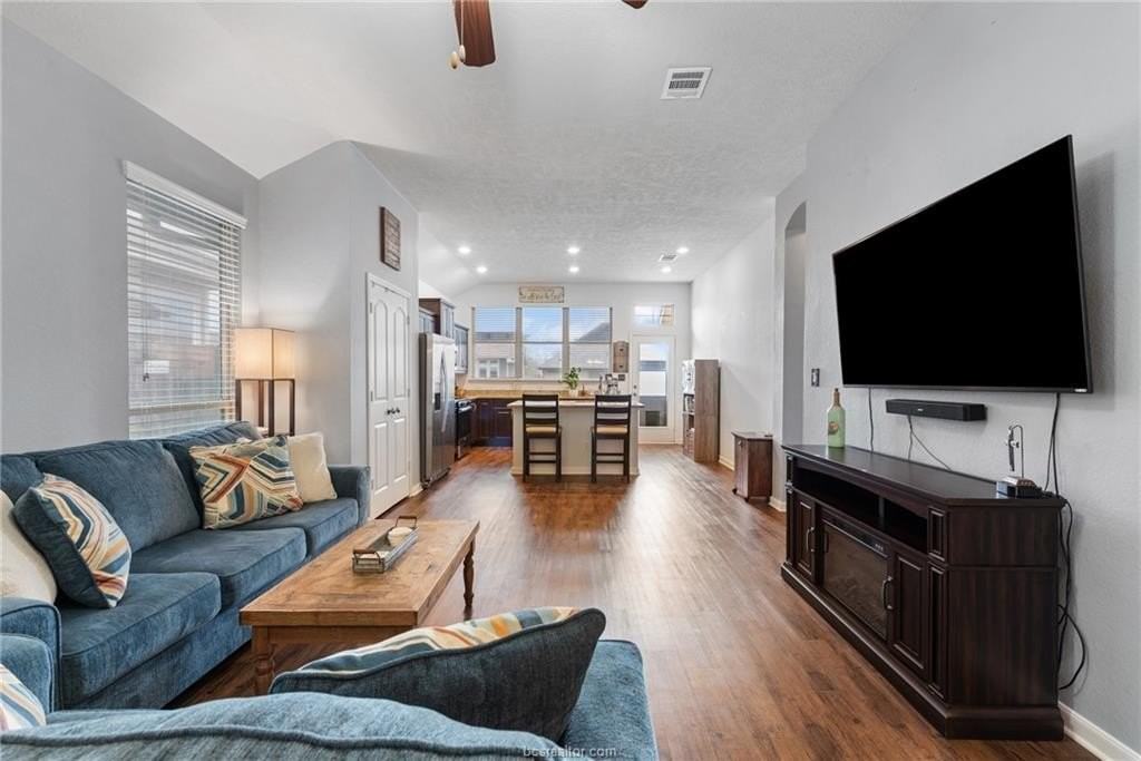 2111 Naples Way - Photo 6 of 28