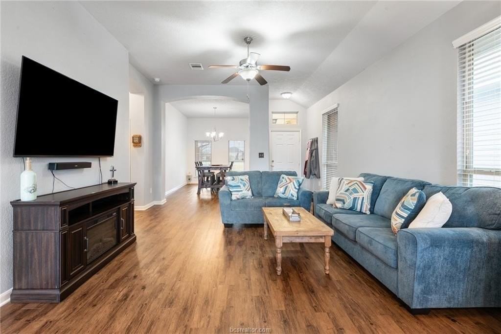 2111 Naples Way - Photo 7 of 28