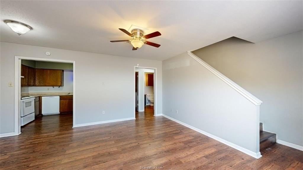 2803 Longmire Dr Apt B - Photo 3 of 26