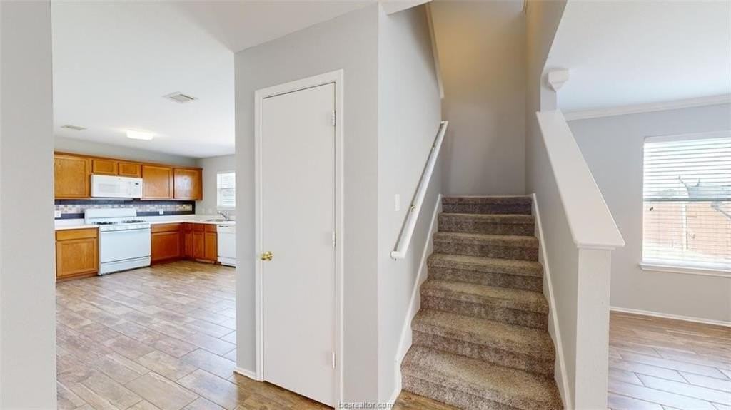 15214 Meredith Ln - Photo 5 of 24