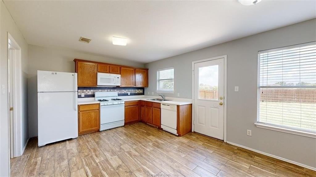 15214 Meredith Ln - Photo 6 of 24