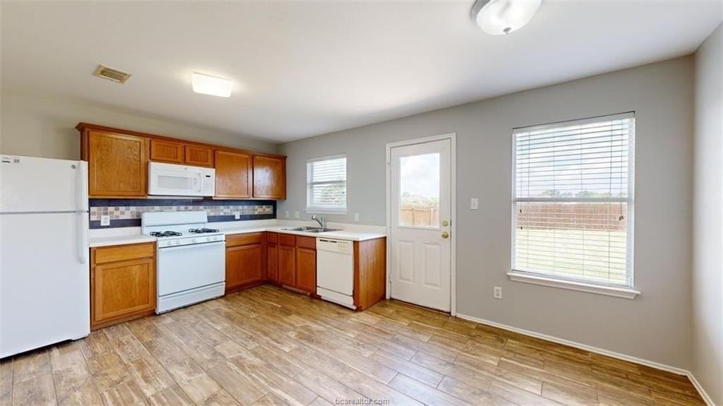 15214 Meredith Ln - Photo 7 of 24