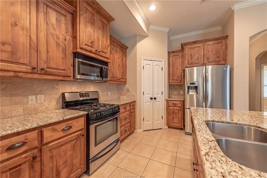 2403 Norham Dr - Photo 4 of 27