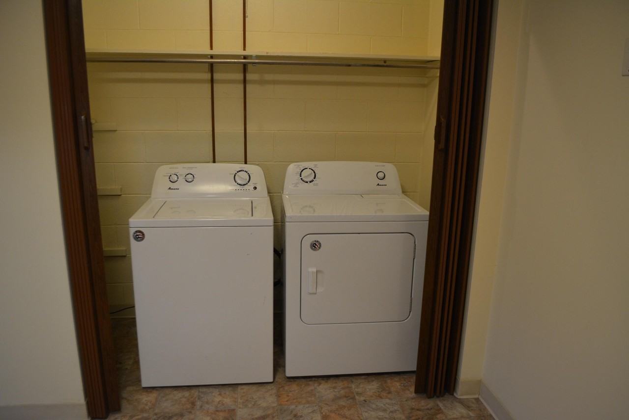 1533 Elmwood Ave - Photo 5 of 12