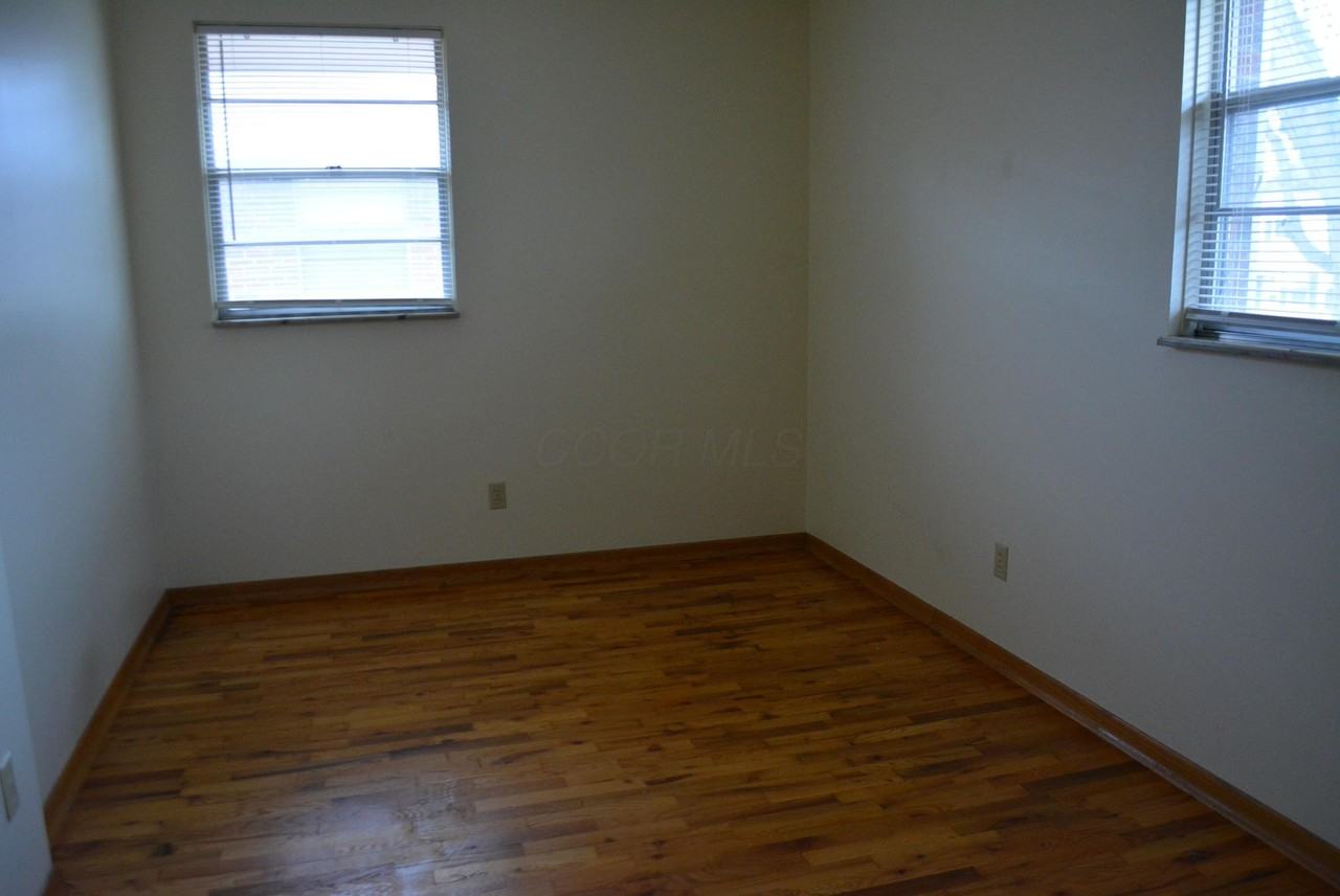 1533 Elmwood Ave - Photo 7 of 12