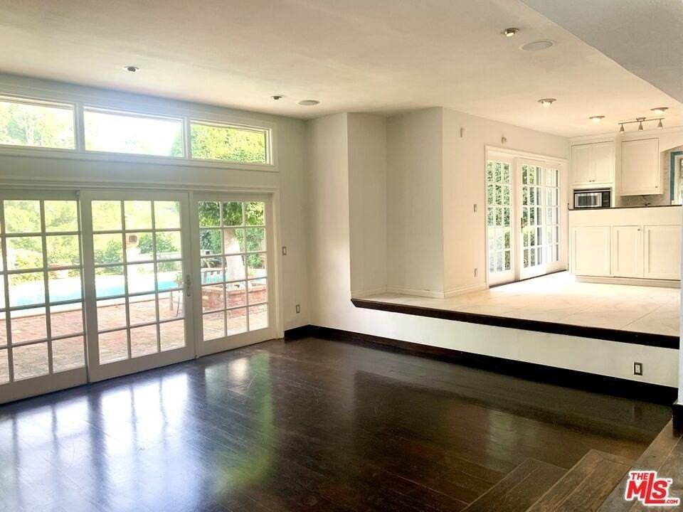 10216 Cielo Dr - Photo 3 of 40