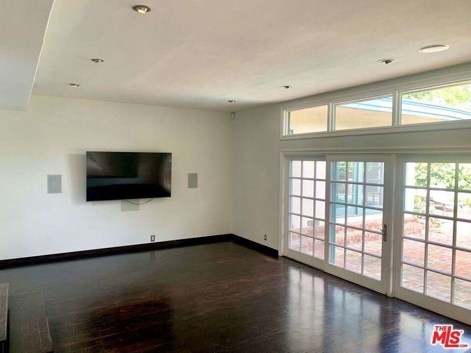 10216 Cielo Dr - Photo 5 of 40