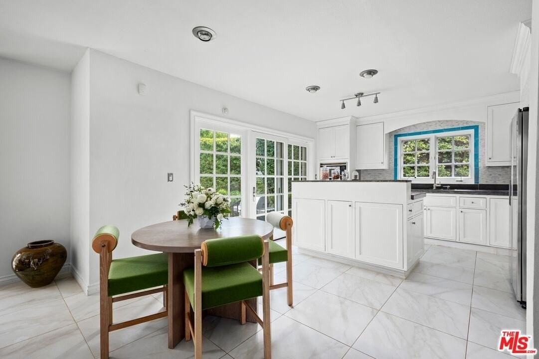 10216 Cielo Dr - Photo 7 of 40