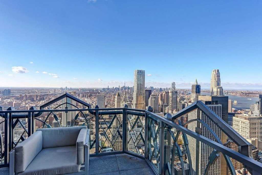 Pine St #906 - Photo 7 of 10