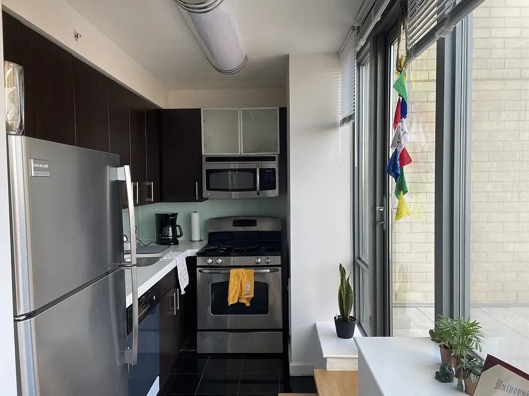 Gold St #7W - Photo 3 of 10