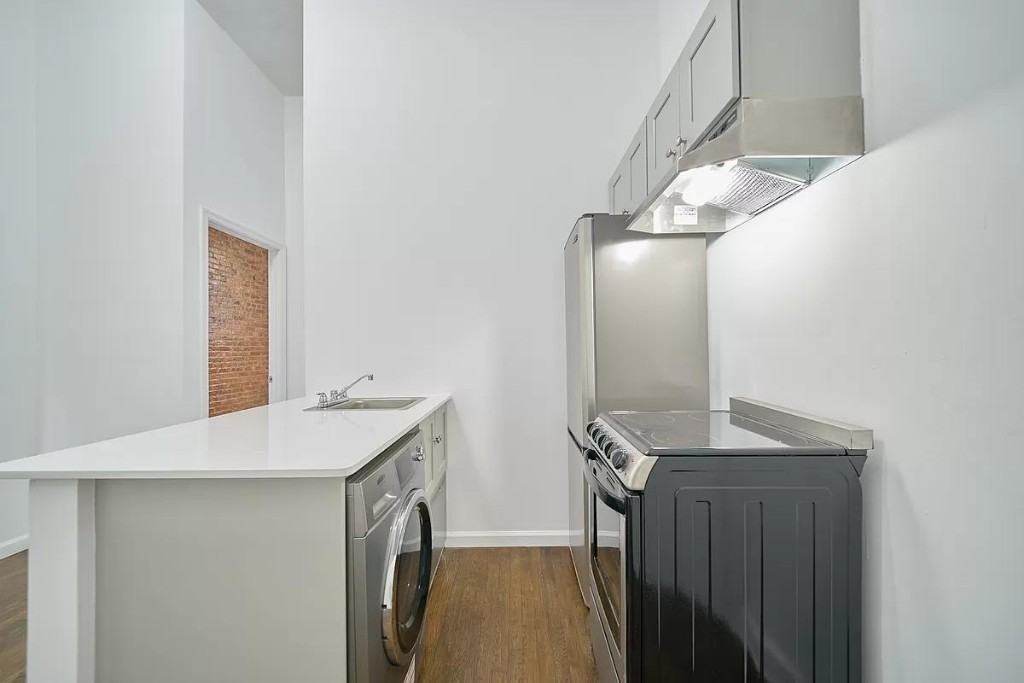 Norfolk St #3 - Photo 3 of 8