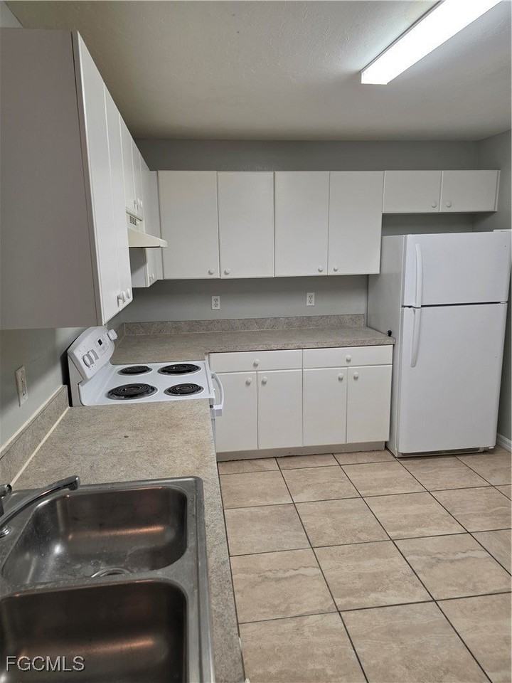 715 Jenna Ave S - Photo 4 of 10