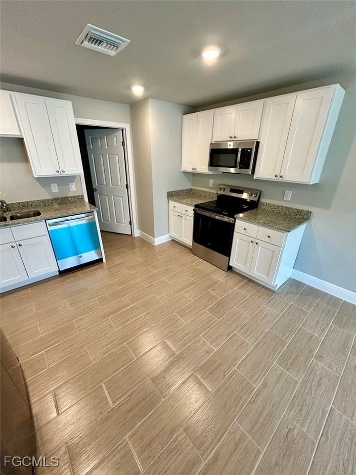 2330 Hoople St - Photo 2 of 16