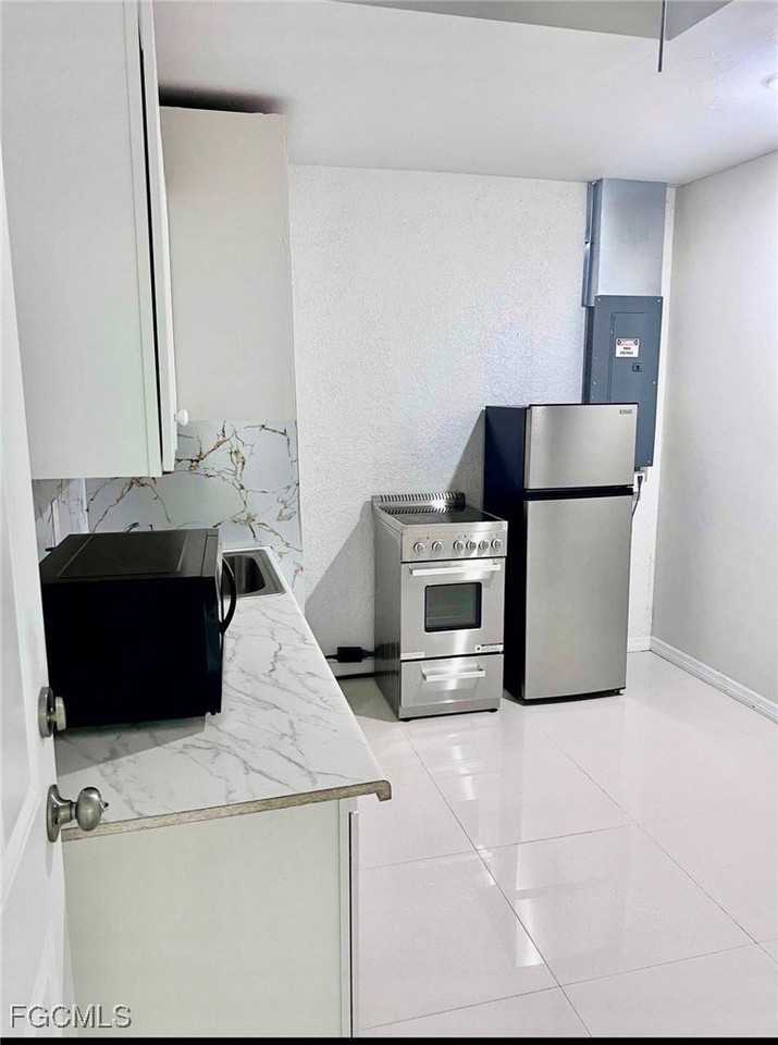 2209 2211 Park Road - Photo 3 of 7