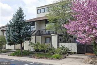 16-B Runnemede - Photo 1 of 1