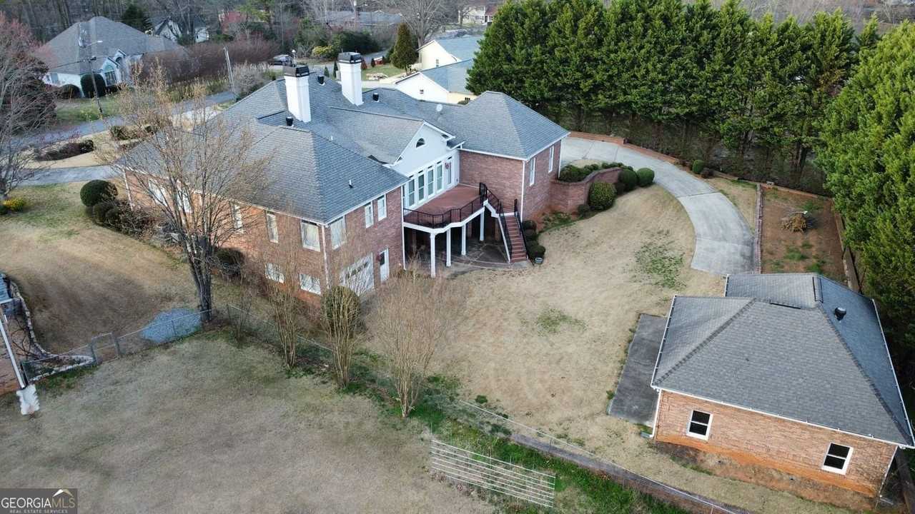 678 Verney Dr - Photo 4 of 46