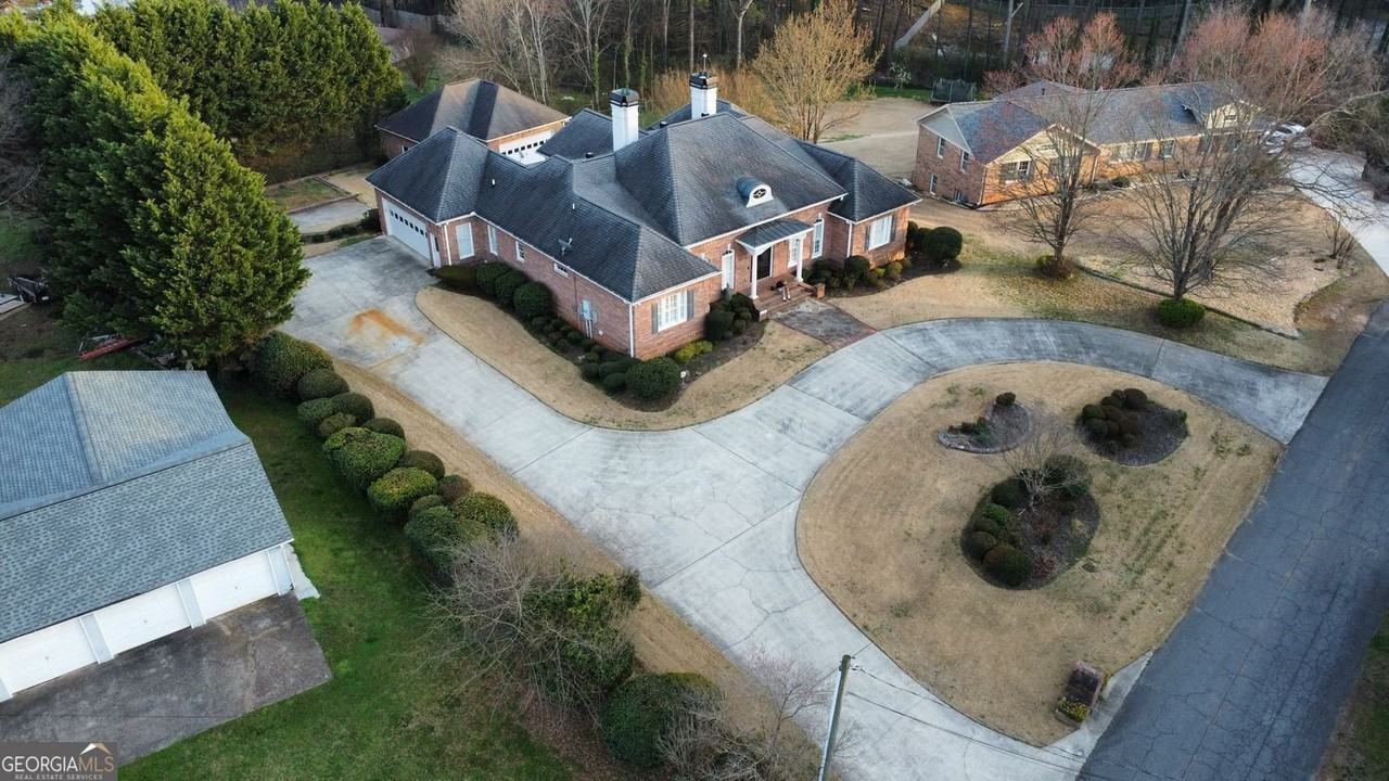 678 Verney Dr - Photo 5 of 46