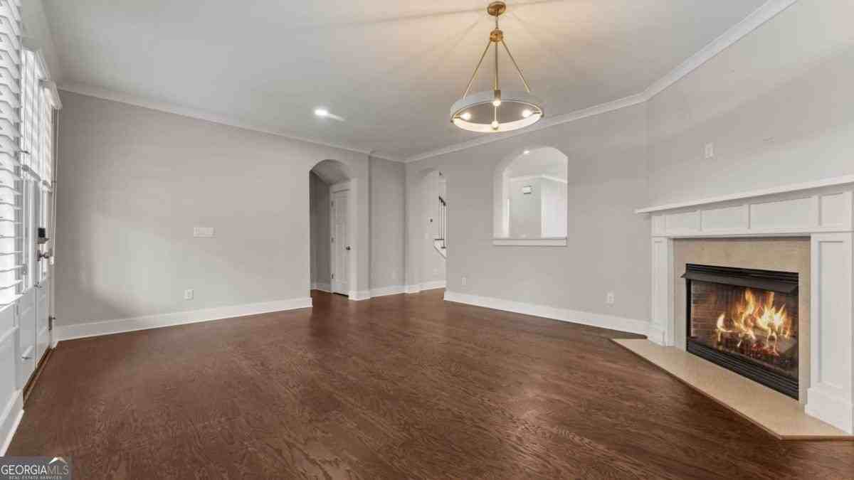 183 Fowler St - Photo 4 of 42