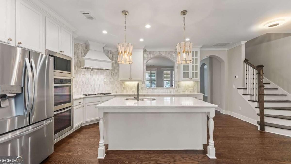 183 Fowler St - Photo 5 of 42