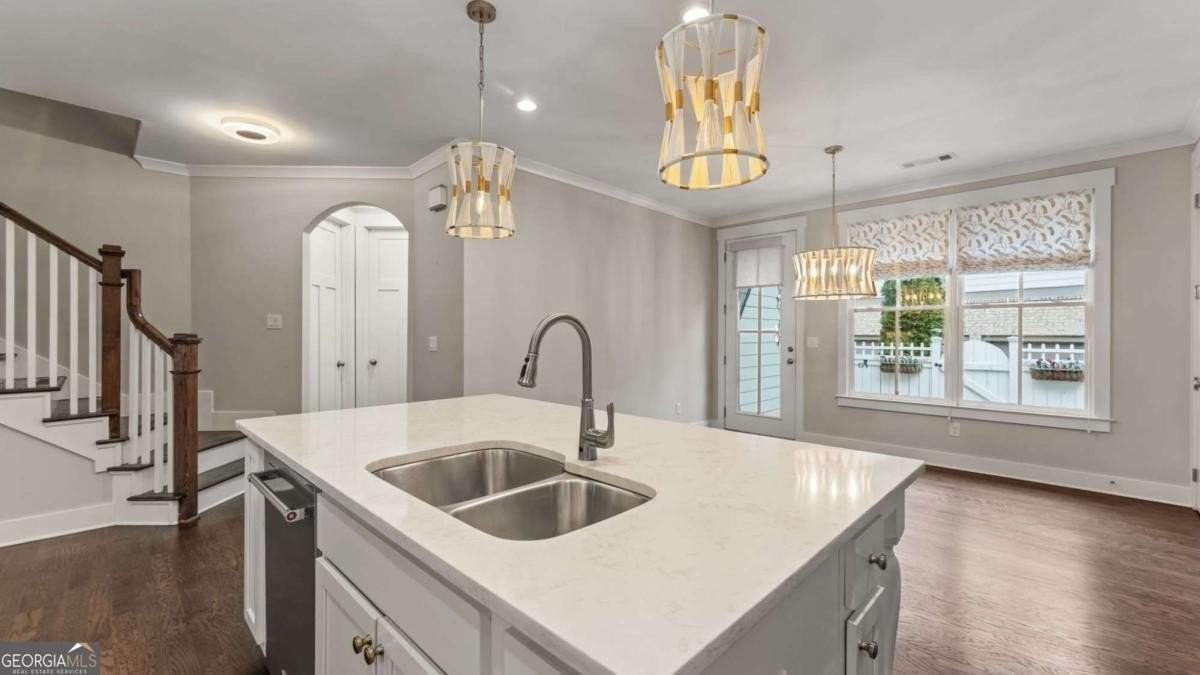 183 Fowler St - Photo 7 of 42