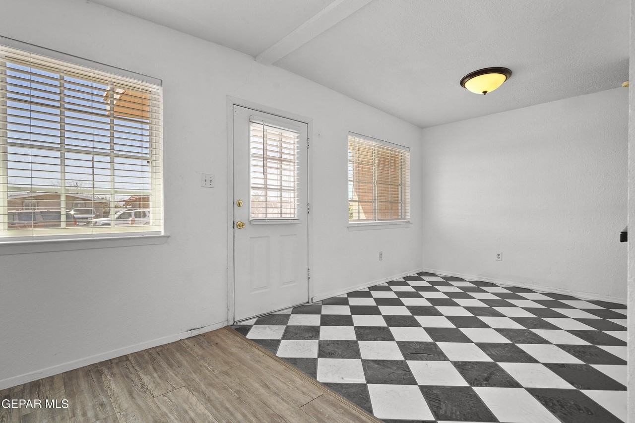 9109 Morelia Rd - Photo 4 of 28