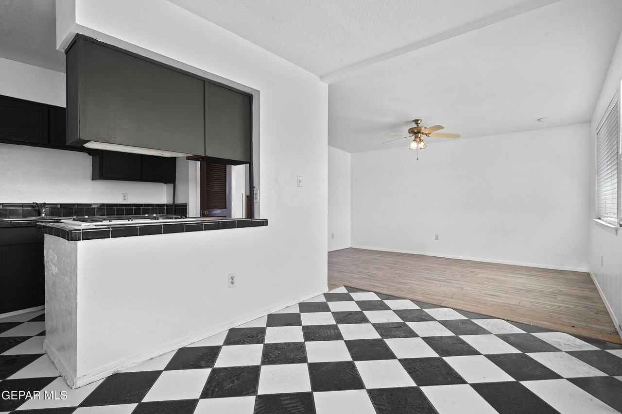 9109 Morelia Rd - Photo 6 of 28