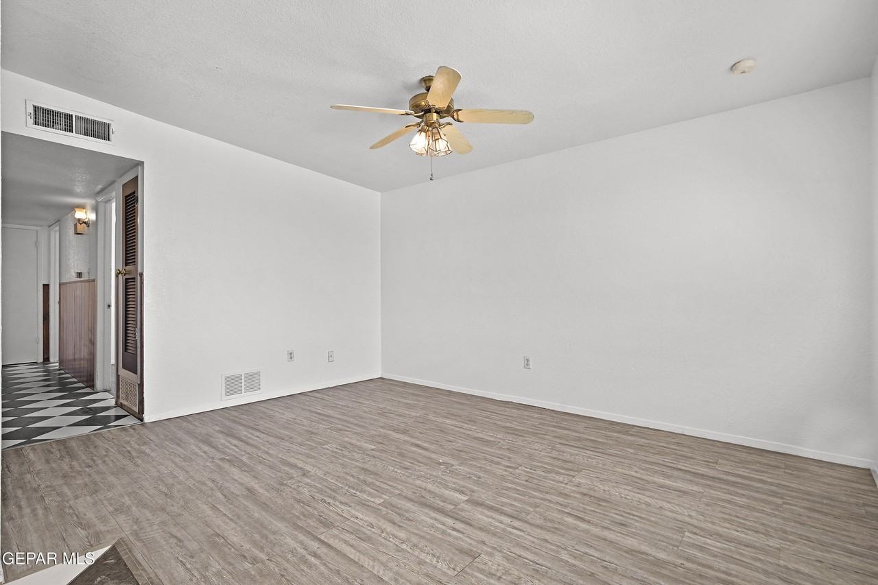 9109 Morelia Rd - Photo 7 of 28