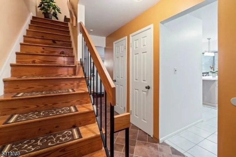 606 Robin Rd - Photo 5 of 15