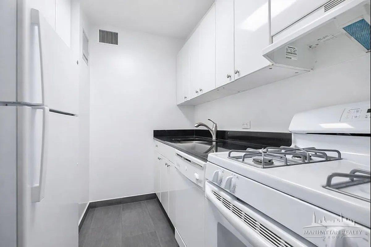 E 46th St #3B - Photo 4 of 10