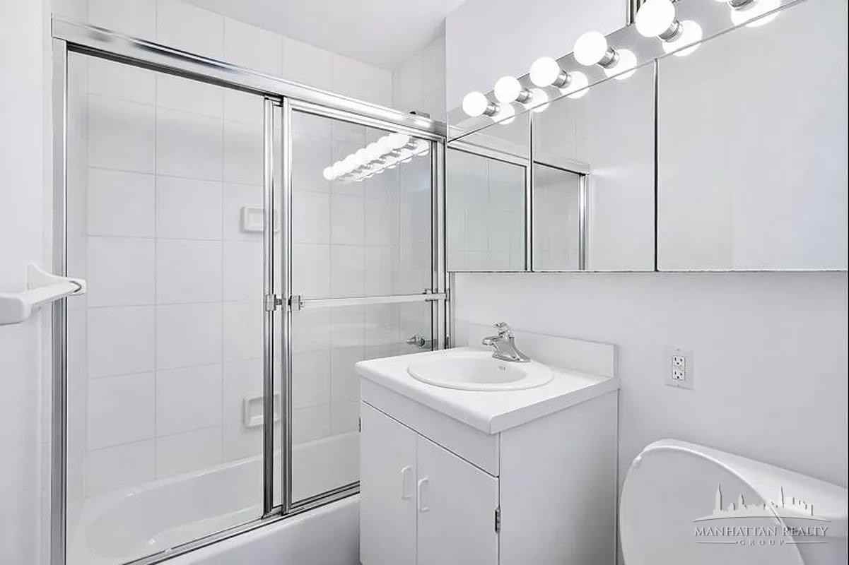 E 46th St #3B - Photo 5 of 10