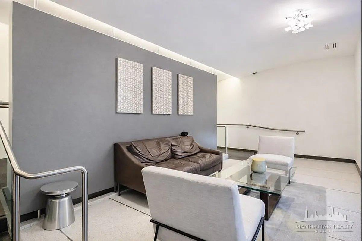 E 46th St #3B - Photo 7 of 10