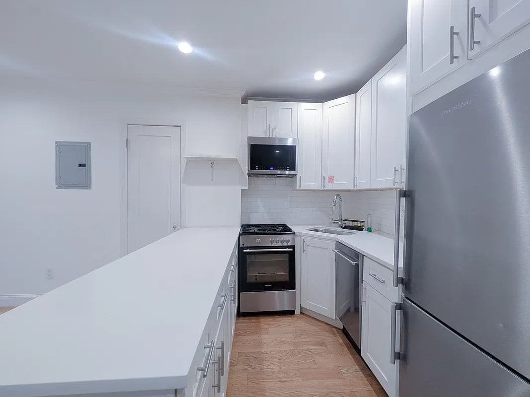 97 Seaman Ave #5D - Photo 5 of 6