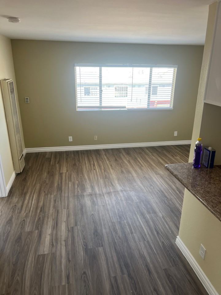 2810 W Slauson Ave #7 - Photo 4 of 9