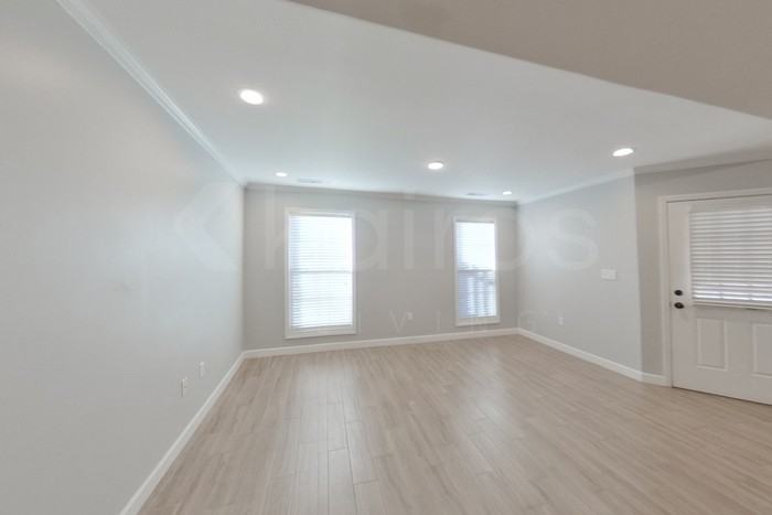 101 Lyn Ln - Photo 4 of 21