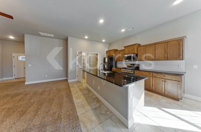 309 Pin Oak St - Photo 2 of 21