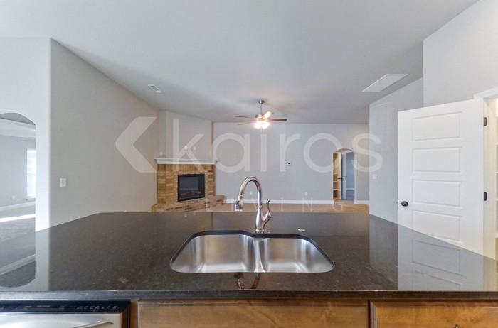 309 Pin Oak St - Photo 7 of 21