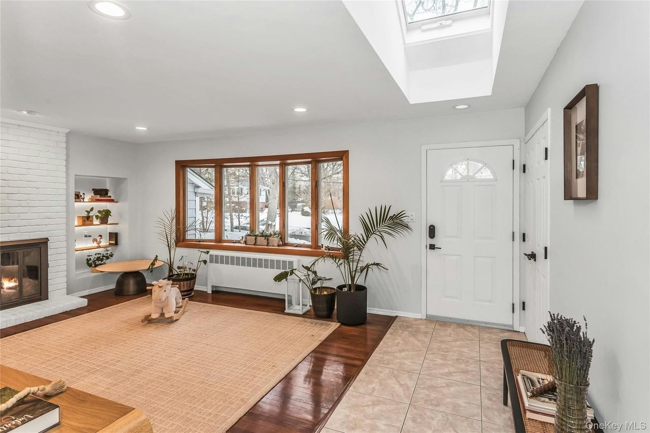 88 Burton Ln - Photo 3 of 19