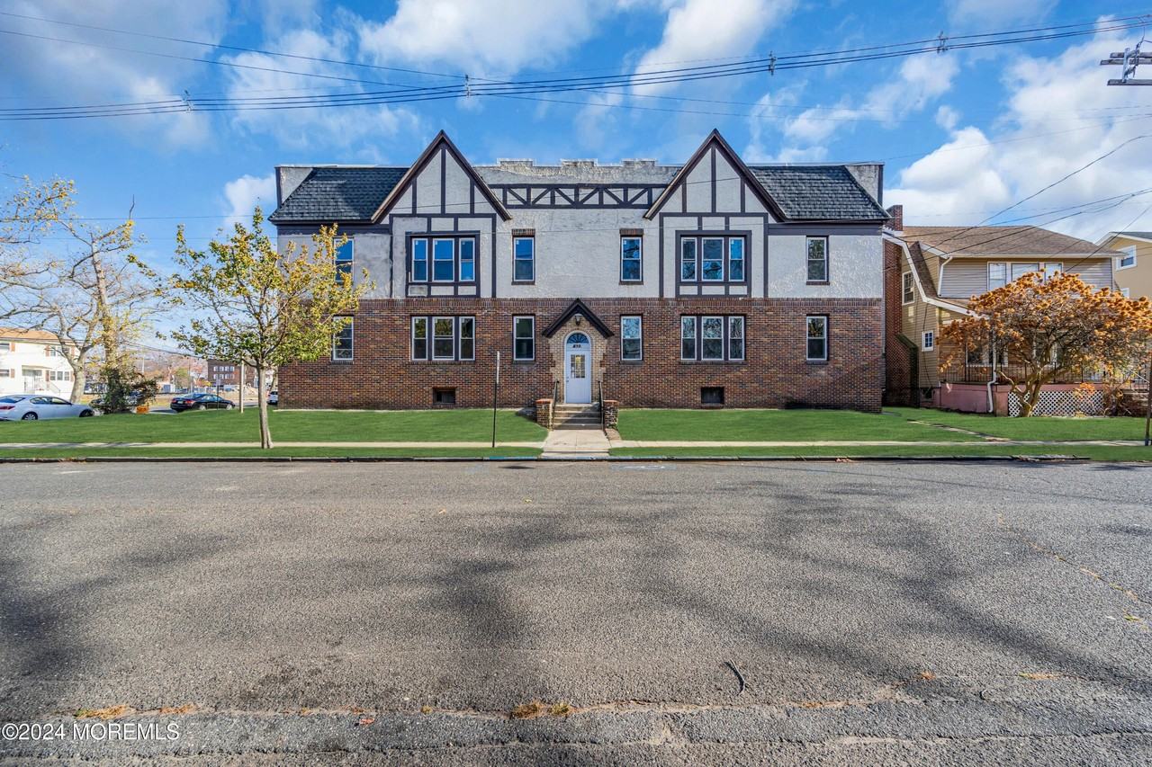 922 4th Ave Apt 3b - Photo 2 of 18