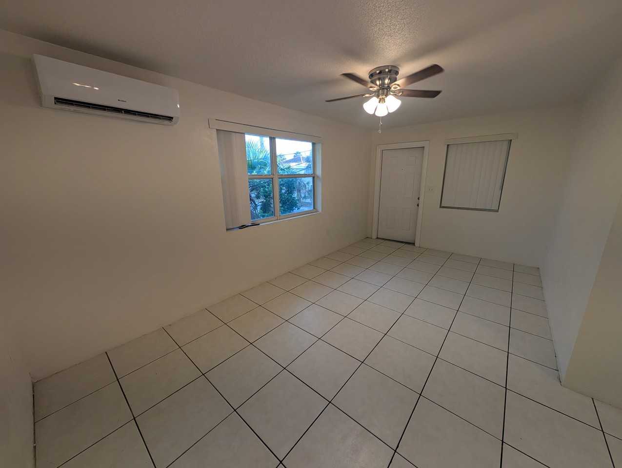 116 South Coates Street #12 - Photo 4 of 24