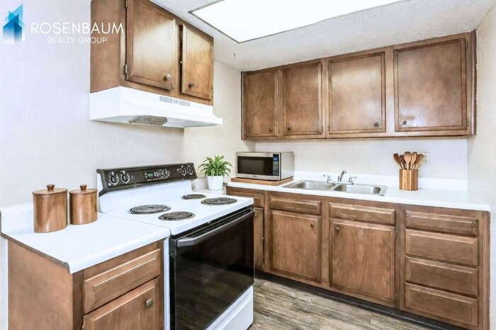 905 S Ash Ave #1 - Photo 3 of 6