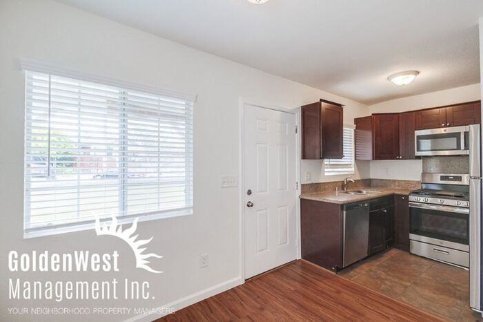 4157 Franklin Ave #A - Photo 4 of 17