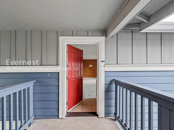 1698 25th Pl Ne #303 - Photo 2 of 47