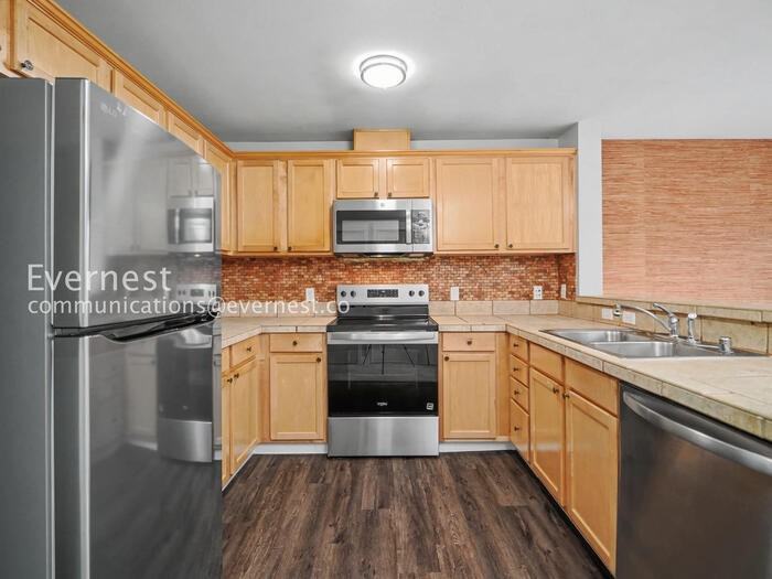 1698 25th Pl Ne #303 - Photo 3 of 47