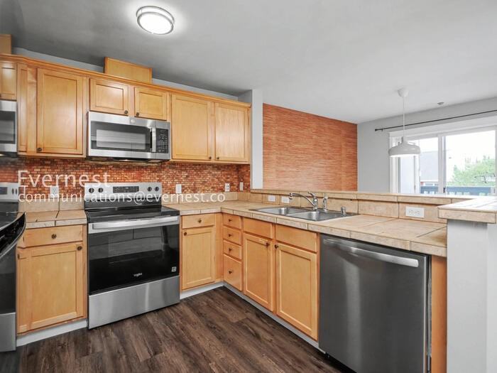 1698 25th Pl Ne #303 - Photo 7 of 47